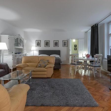 Apartman Carolinum Daire Prag Dış mekan fotoğraf