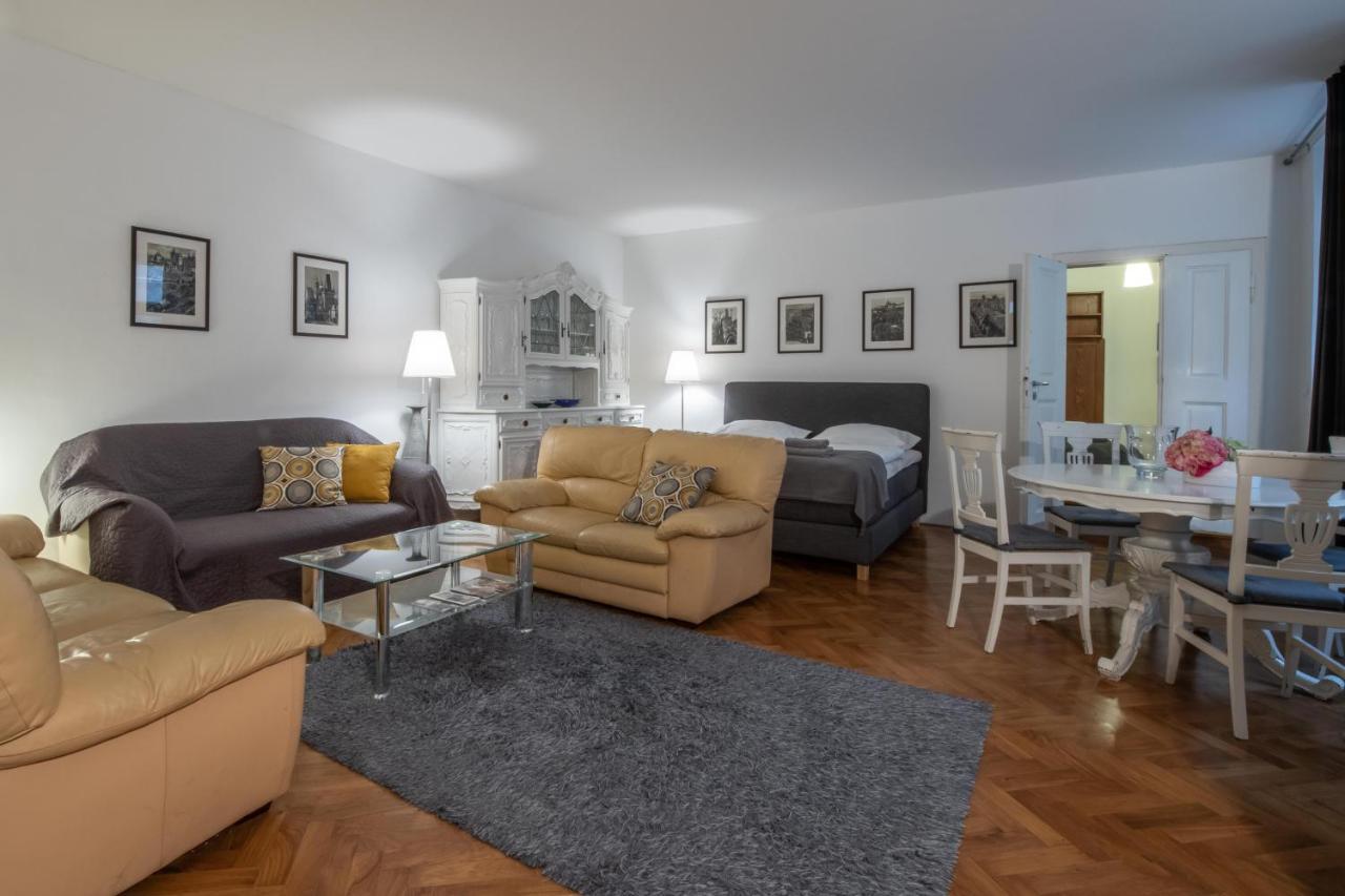 Apartman Carolinum Daire Prag Dış mekan fotoğraf