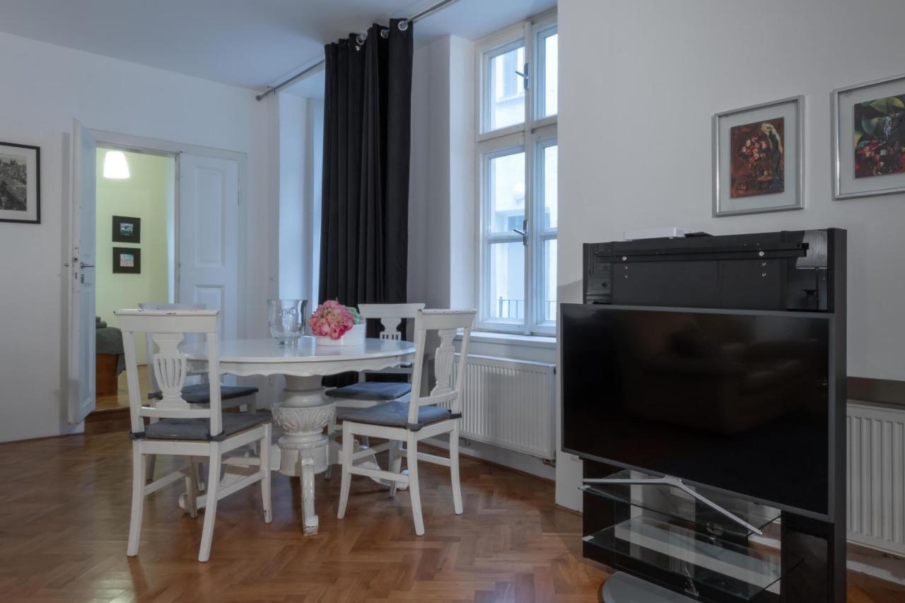 Apartman Carolinum Daire Prag Dış mekan fotoğraf