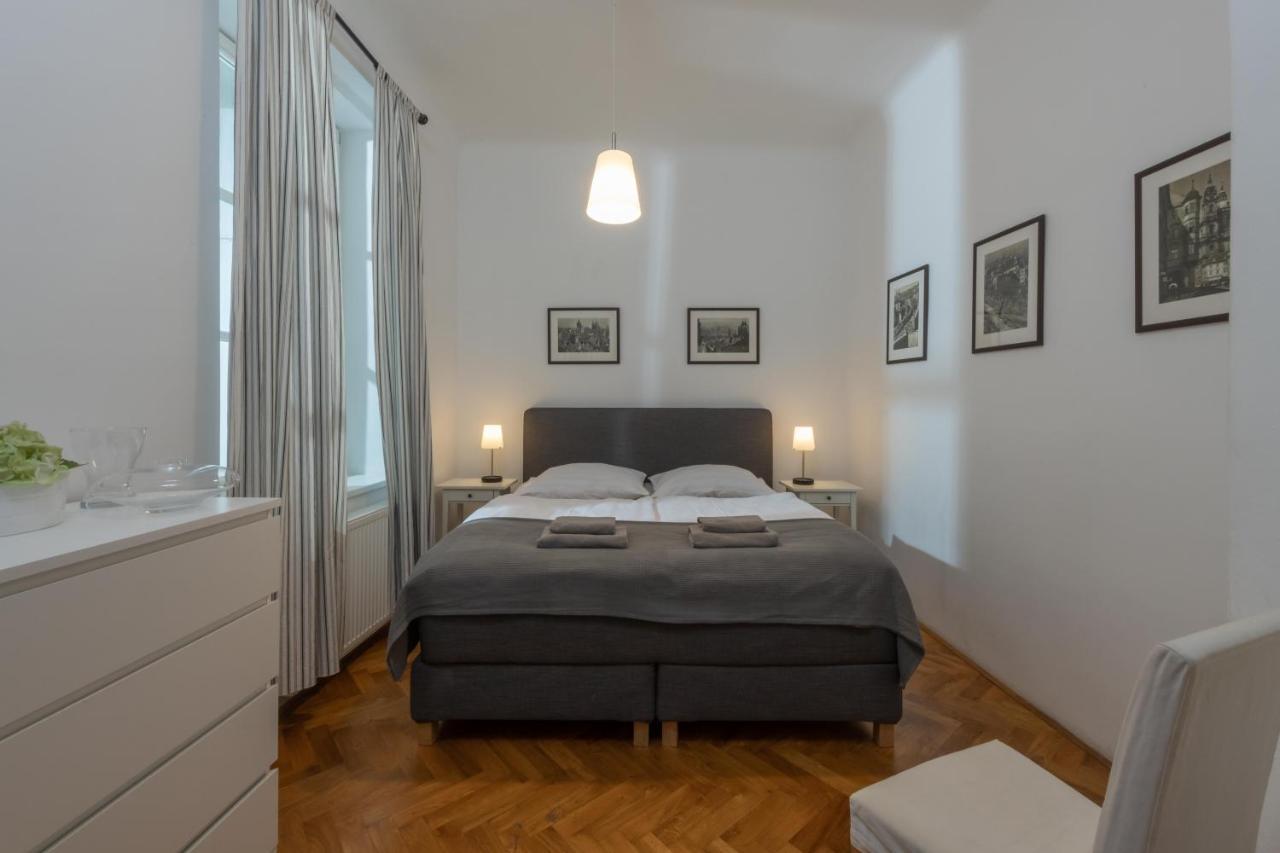 Apartman Carolinum Daire Prag Dış mekan fotoğraf