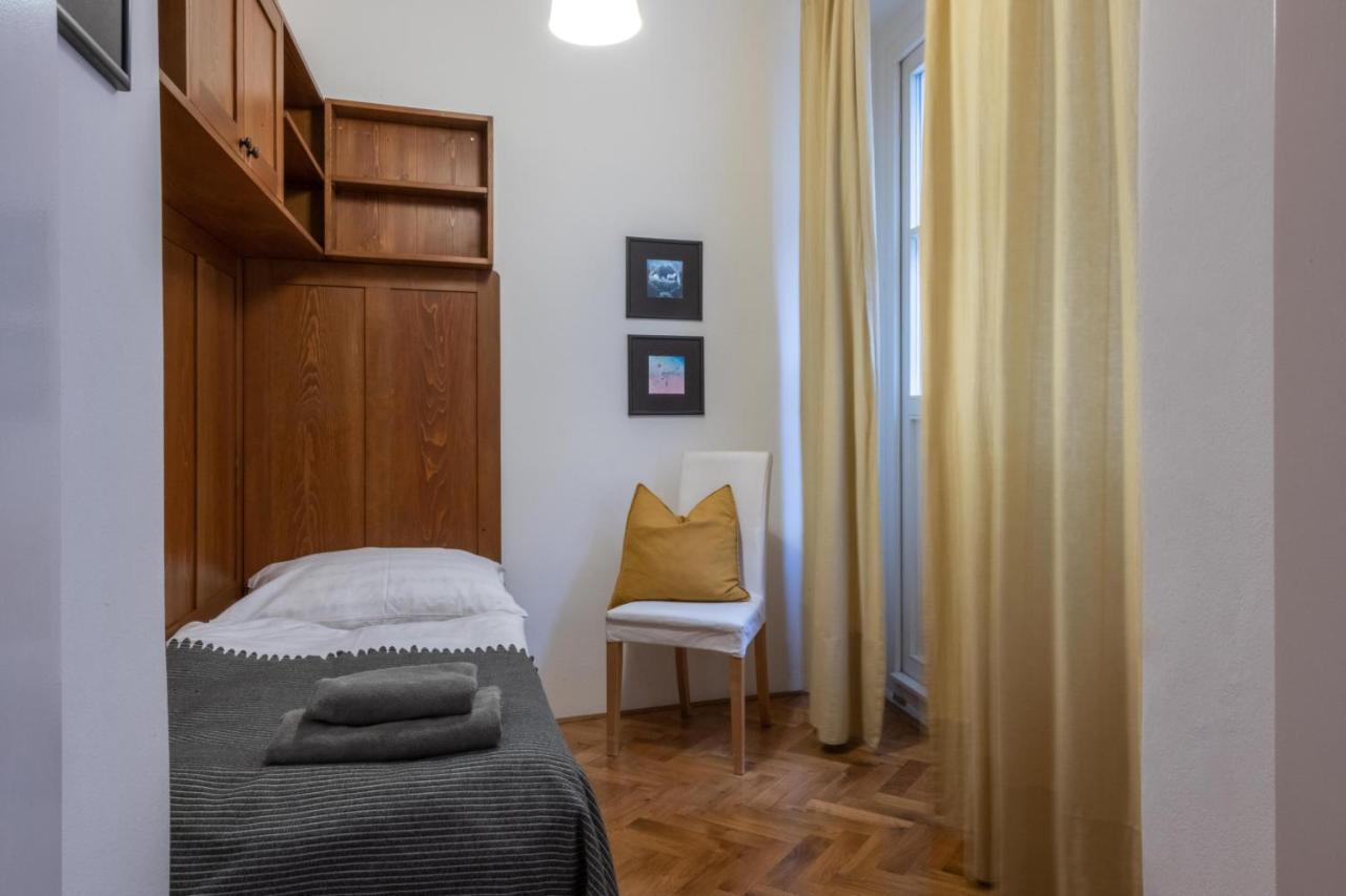 Apartman Carolinum Daire Prag Dış mekan fotoğraf