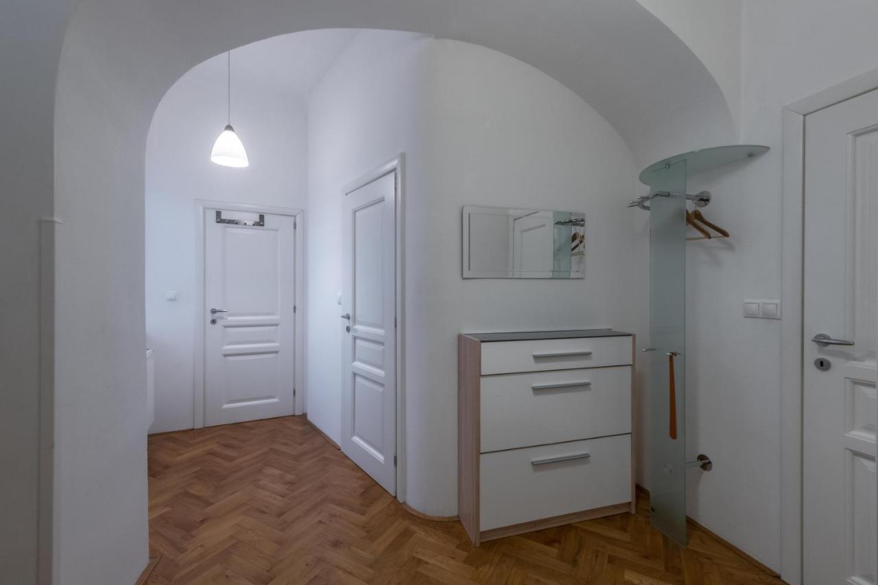 Apartman Carolinum Daire Prag Dış mekan fotoğraf